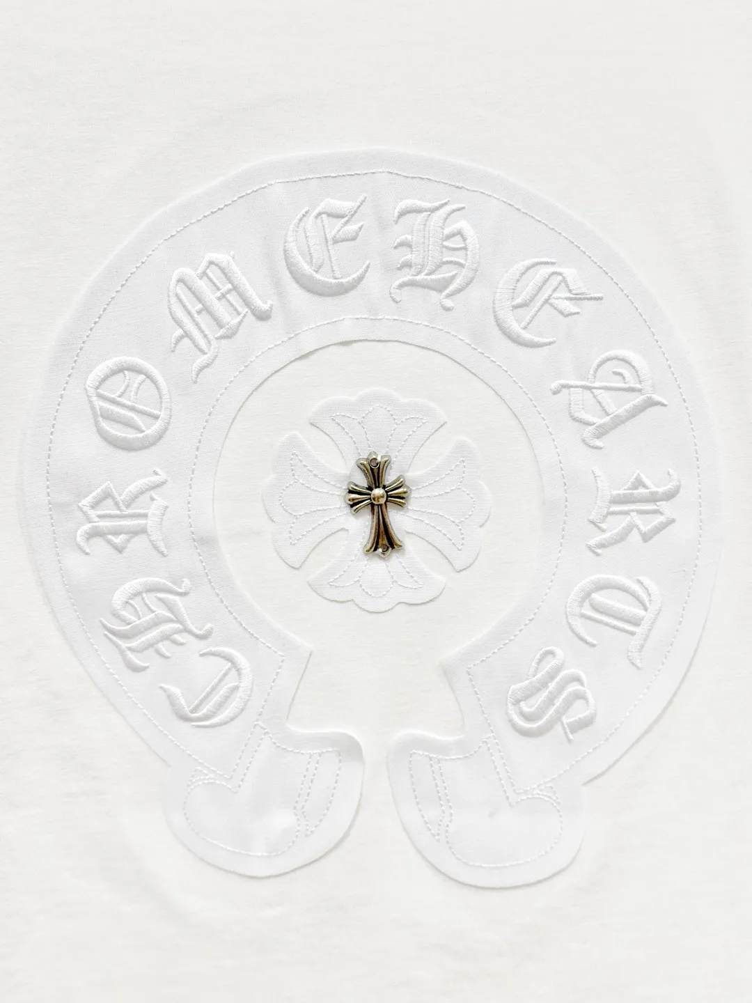 🅿️200 [High quality] Chrome hearts ss25 new first release latest short-sleeved round neck t-shirt, high-end customization, avant-garde and fashionable design! The front and rear panels of the brand logo are designed with heavy craftsmanship of burnt appliqué, ten rivets and one hundred thousand needle embroidery. High-end customized 280g fabric. Soft to the touch. Comfortable to wear. Exquisite stitching. Fine workmanship. The upper body effect is incomparably handsome! Same style for men and women, color: white, black size: S to xL